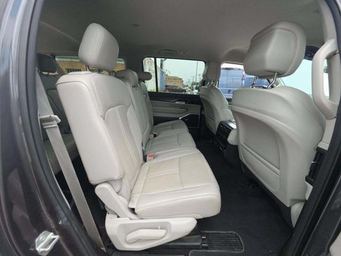 Used 2024 Jeep Wagoneer L Series II RWD image 21