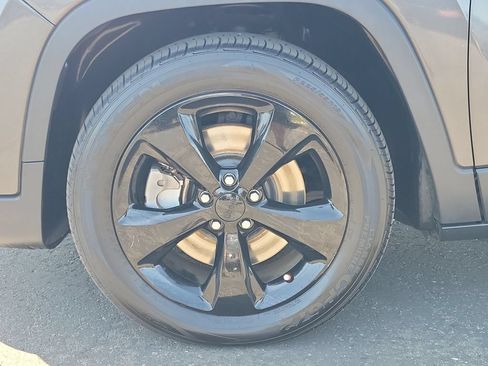 Used 2020 Jeep Cherokee Latitude Plus FWD image 31