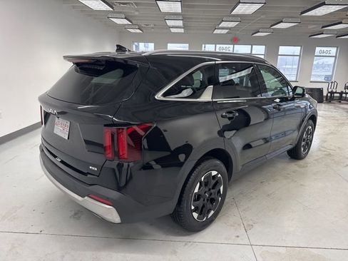 Used 2024 Kia Sorento S image 12