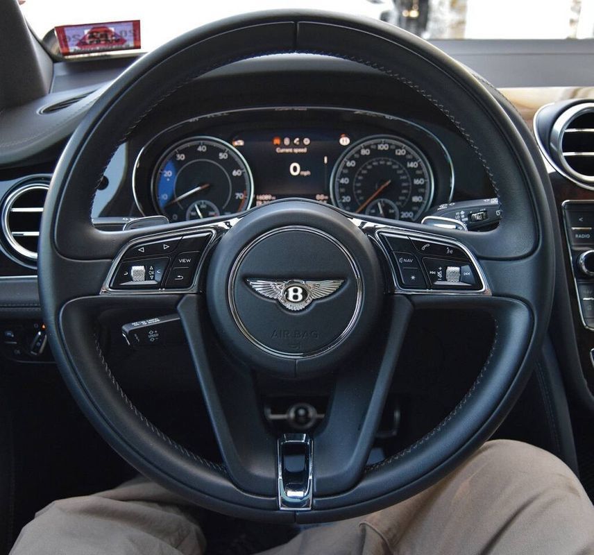 Used 2019 Bentley Bentayga AWD/4WD image 16