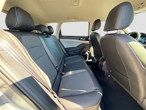 Used 2022 Volkswagen Taos SE image 28