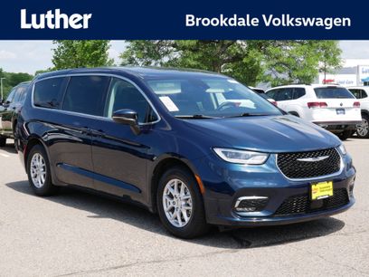 Used 2023 Chrysler Pacifica Touring-L