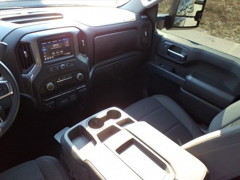 Used 2022 Chevrolet Silverado 2500 Custom w/ Custom Value Package image 17