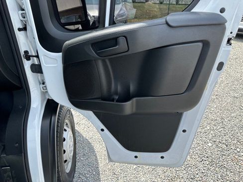 Used 2023 RAM ProMaster 2500 w/ Driver Convenience Group FWD image 18