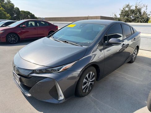 Used 2022 Toyota Prius Prime XLE FWD image 1