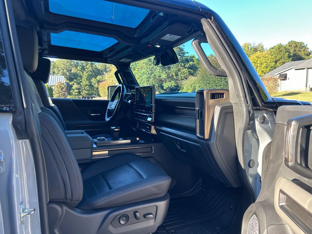 Used 2025 GMC Hummer EV 2X w/ LPO, Sport Package AWD/4WD image 44