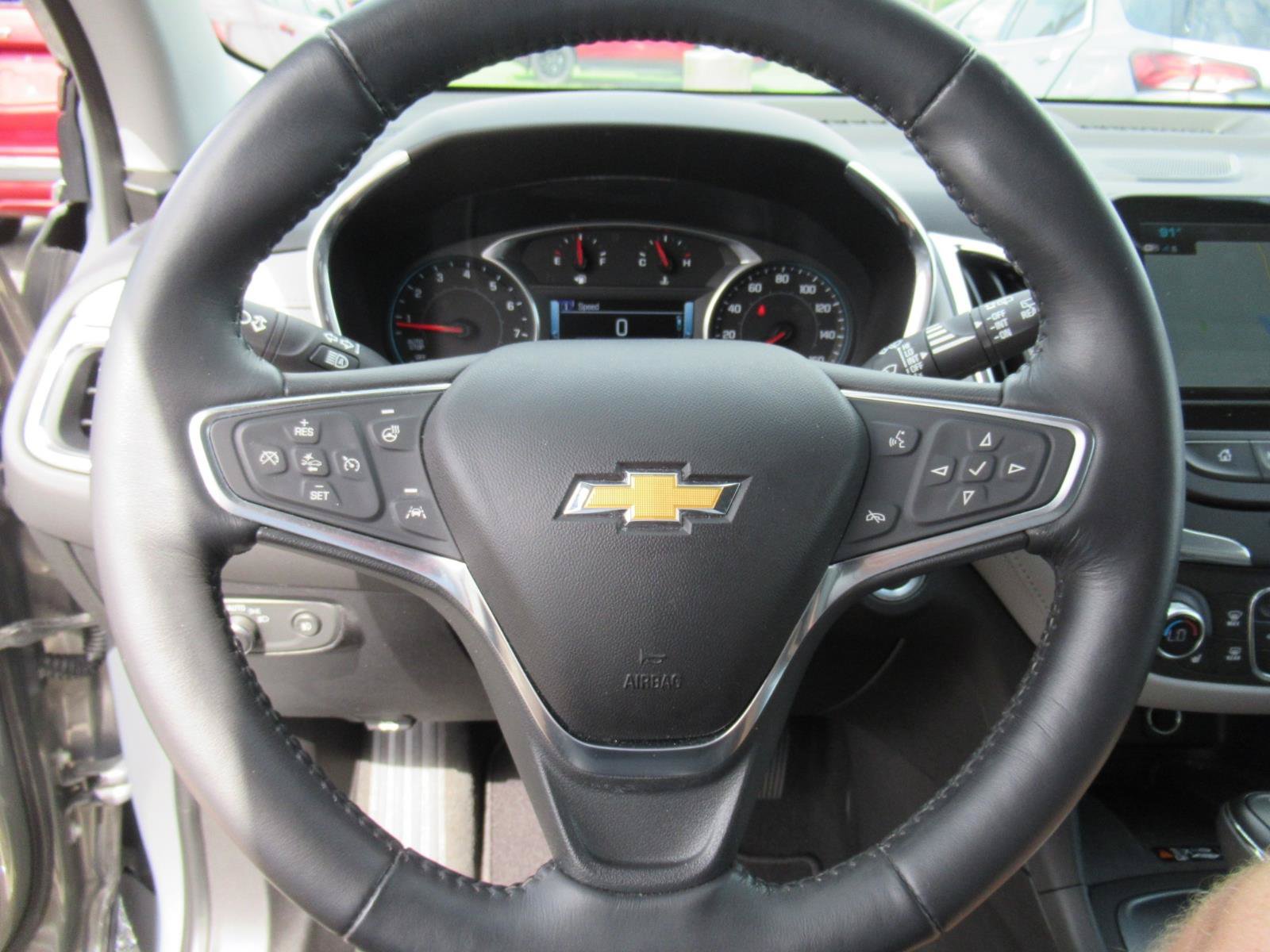Used 2018 Chevrolet Equinox Premier FWD image 23
