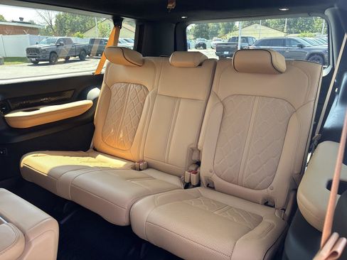 Used 2025 Jeep Grand Wagoneer L Series III w/ Rear Seat Video Group 1 AWD/4WD image 11