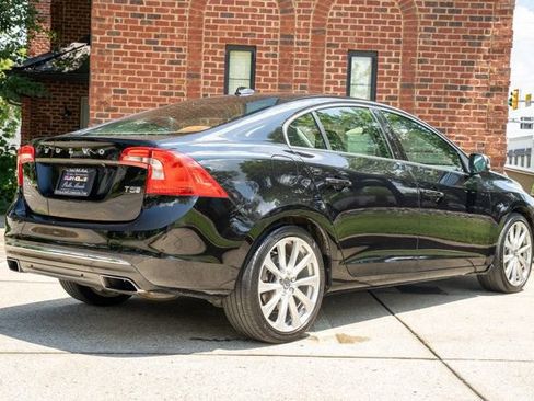 Used 2017 Volvo S60 T5 Inscription Platinum w/ Climate Package FWD image 5