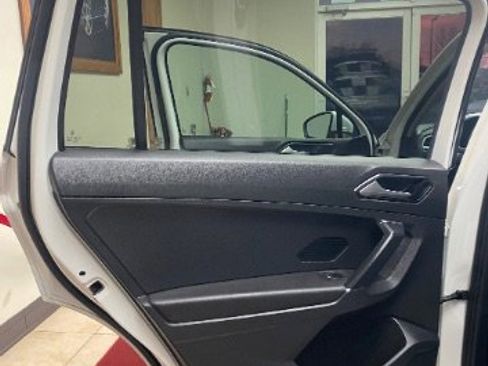 Used 2018 Volkswagen Tiguan SE image 13