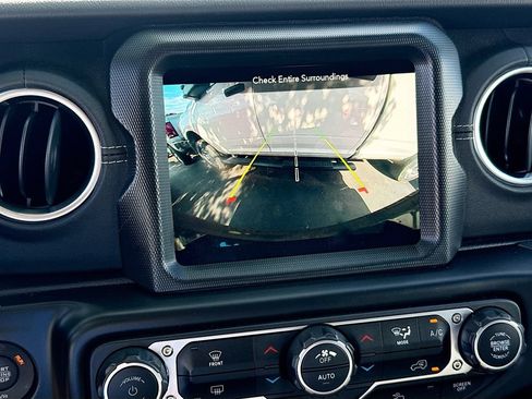 Used 2023 Jeep Wrangler Unlimited Sahara AWD/4WD image 16