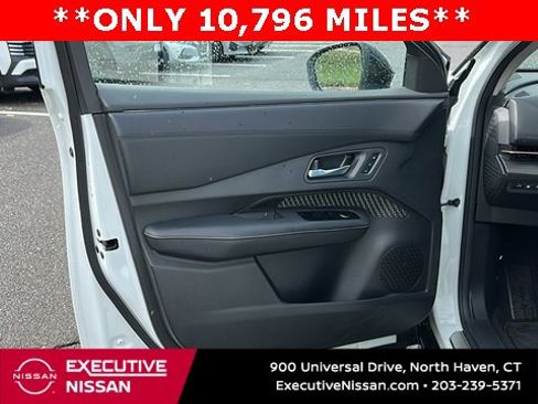 Certified 2023 Nissan Ariya FWD image 9