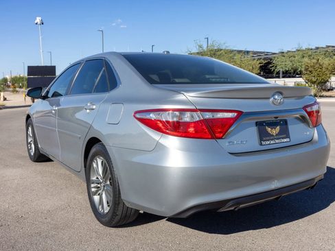 Used 2016 Toyota Camry SE image 3
