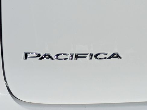 New 2026 Chrysler Pacifica Select image 38