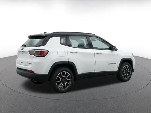 Used 2025 Jeep Compass Trailhawk AWD/4WD image 9