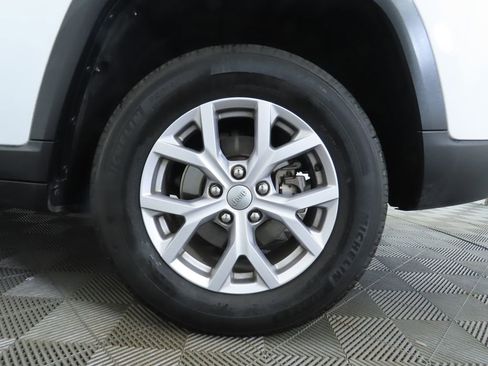 Used 2022 Jeep Grand Cherokee Limited image 32