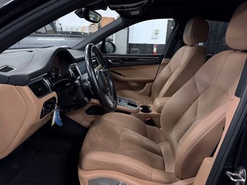Used 2017 Porsche Macan AWD/4WD image 17