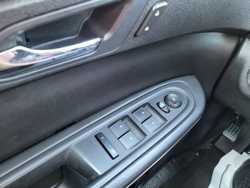 Used 2012 GMC Acadia SLE image 23