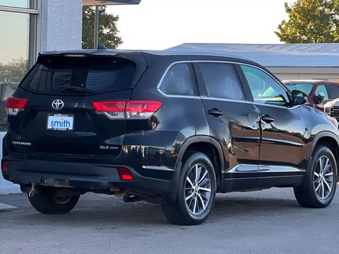 Used 2019 Toyota Highlander XLE AWD/4WD image 4