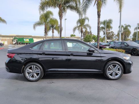 Used 2024 Volkswagen Jetta SE FWD image 11