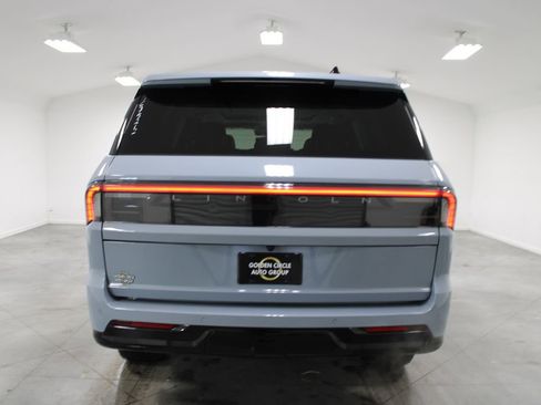 New 2026 Lincoln Navigator Reserve image 7