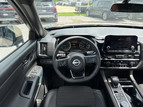 Used 2025 Nissan Pathfinder Rock Creek AWD/4WD image 10