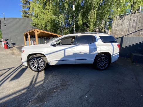 Used 2022 GMC Acadia Denali w/ Denali Ultimate Package AWD/4WD image 3