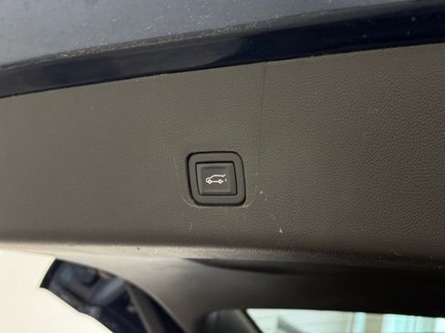 Certified 2023 Chevrolet Traverse LT AWD/4WD image 38