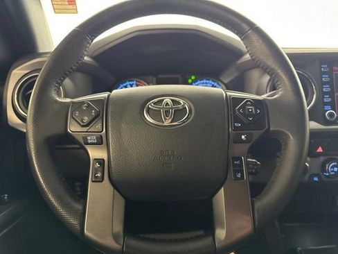 Used 2020 Toyota Tacoma TRD Off-Road w/ Blackout Package AWD/4WD image 18