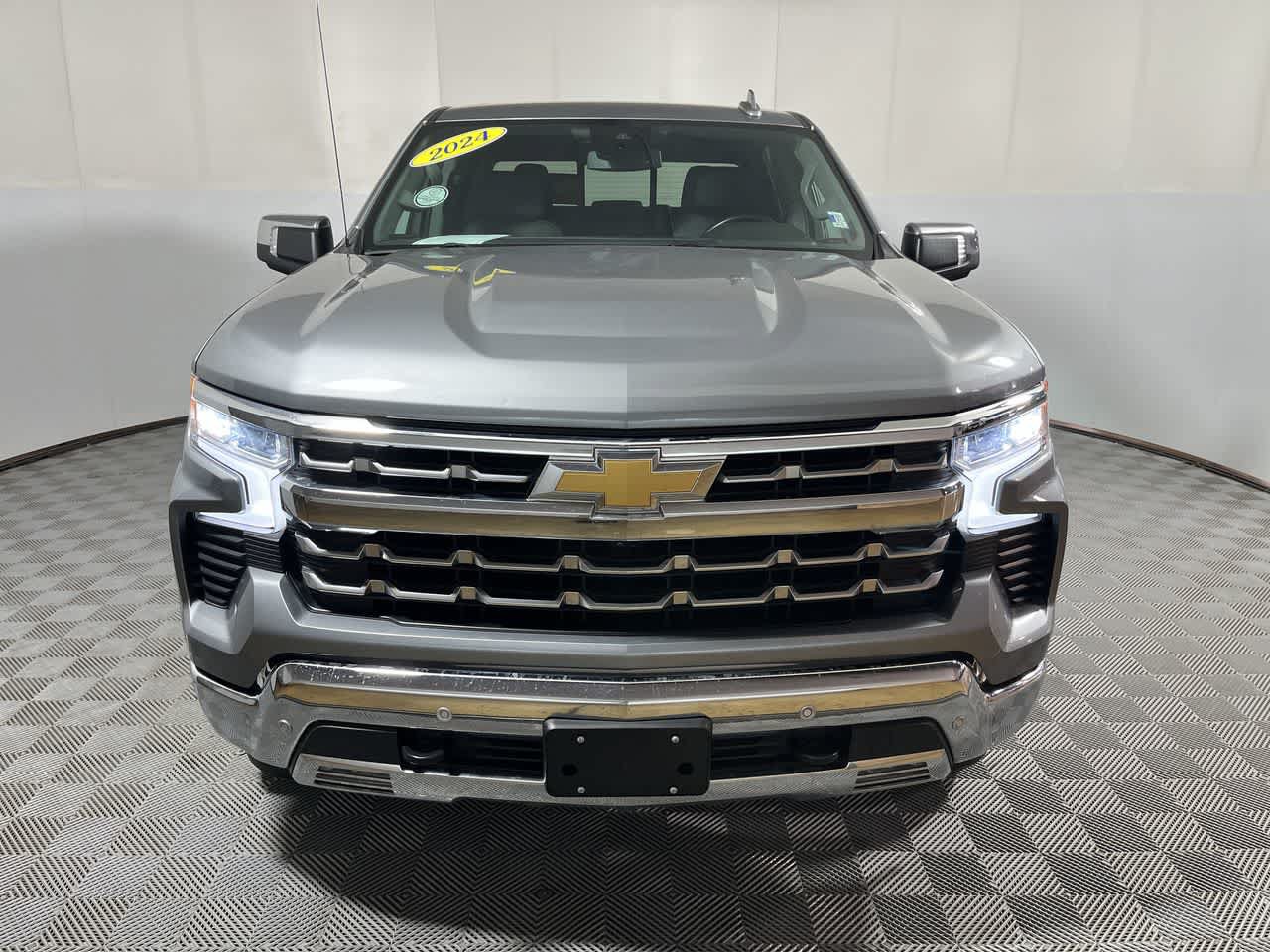 Used 2024 Chevrolet Silverado 1500 LTZ AWD/4WD image 3