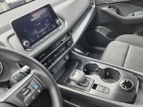 Used 2024 Nissan Rogue SV AWD/4WD image 32