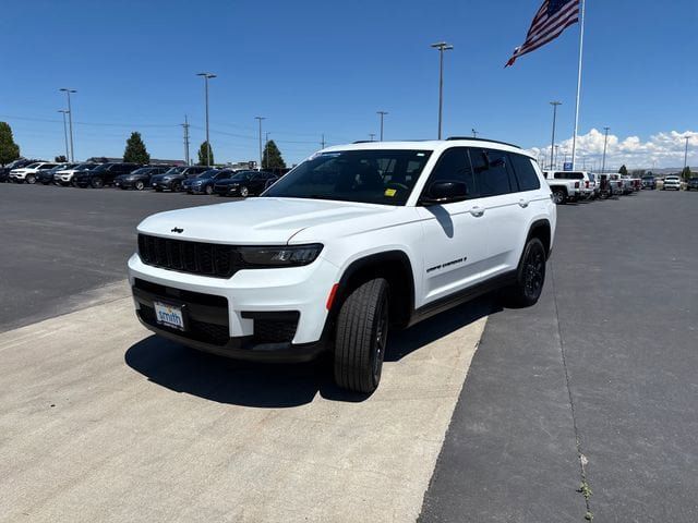 Used 2024 Jeep Grand Cherokee L Altitude AWD/4WD image 7