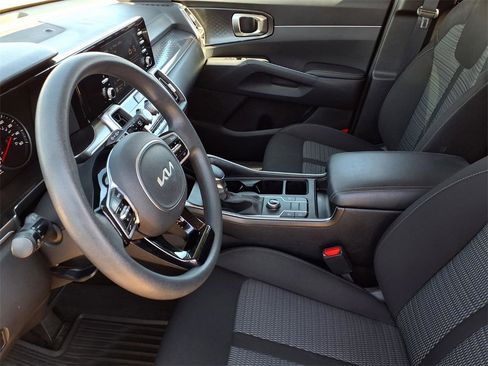 Used 2023 Kia Sorento LX image 16