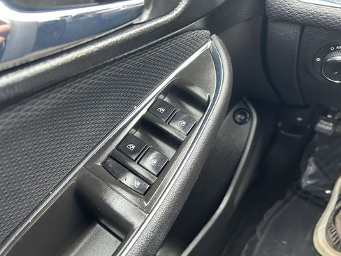 Used 2017 Chevrolet Cruze LT w/ Convenience Package image 20