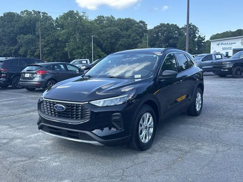 Used 2023 Ford Escape Active w/ Tech Pack #1 AWD/4WD image 3