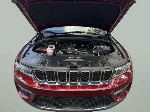 Used 2023 Jeep Grand Cherokee Laredo w/ MOPAR Finishing Package AWD/4WD image 31