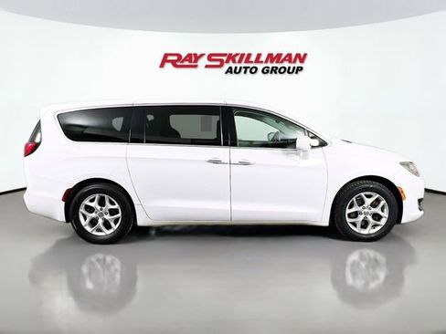 Used 2018 Chrysler Pacifica Touring Plus w/ Tire & Wheel Group image 8