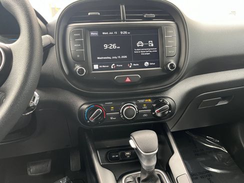 Used 2025 Kia Soul LX w/ LX Technology Package FWD image 17