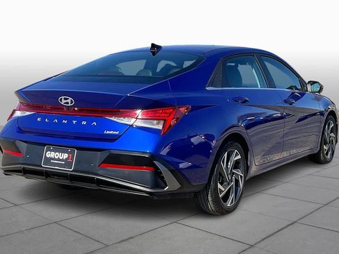Used 2024 Hyundai Elantra Limited image 12