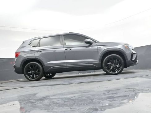 Used 2023 Volkswagen Taos SE w/ Panoramic Sunroof Package AWD/4WD image 31