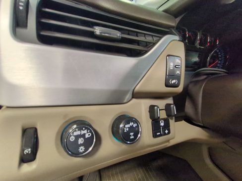 Used 2019 GMC Yukon XL SLT w/ Premium Edition image 13