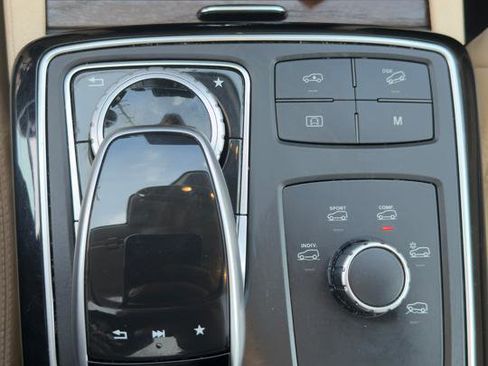 Used 2017 Mercedes-Benz GLS 550 4MATIC image 24
