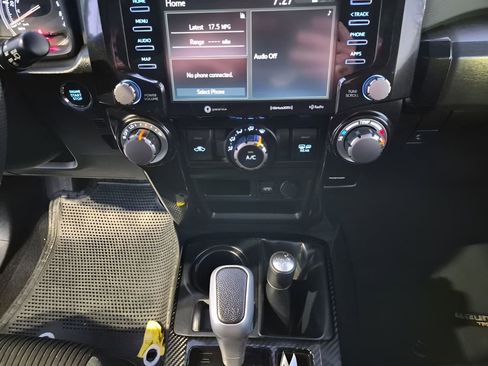 Used 2024 Toyota 4Runner TRD Off-Road image 40