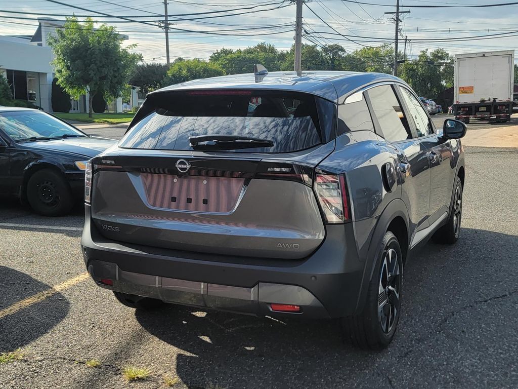 Used 2025 Nissan Kicks SV AWD/4WD image 8