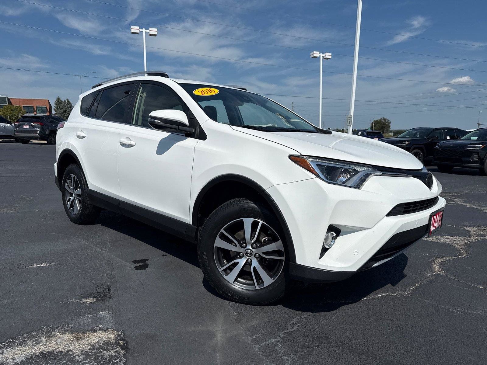 Used 2016 Toyota RAV4 XLE w/ Convenience Package FWD image 2
