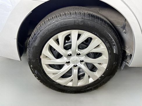Used 2019 Toyota Corolla LE FWD image 32