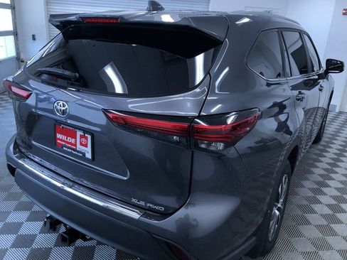 Certified 2023 Toyota Highlander XLE image 36