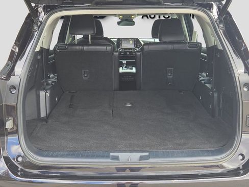 Used 2022 Toyota Highlander XLE image 11