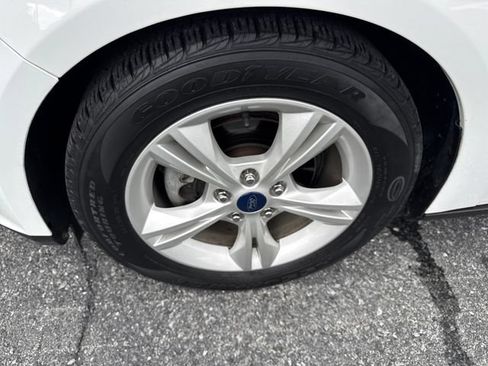 Used 2014 Ford Focus SE FWD image 25