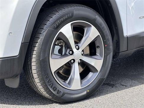 Used 2021 Jeep Cherokee Limited w/ Elite Package image 5